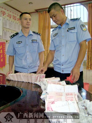 玉林警方捣毁一传销窝点 传销人员填申购单时被逮